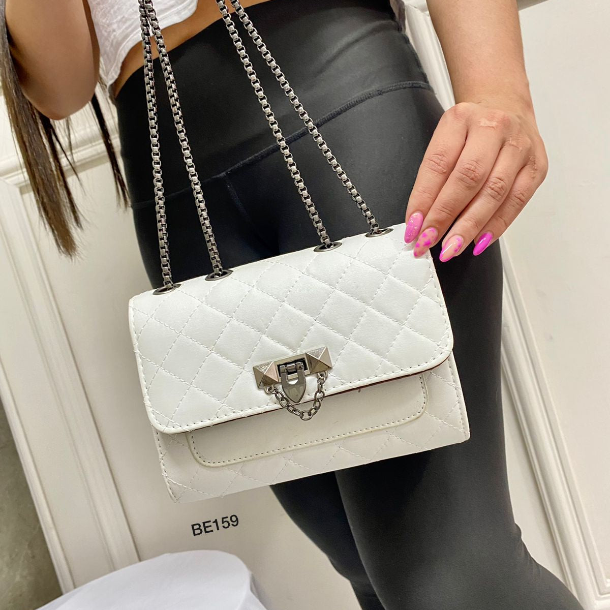 Bolso blanco cadena plomo 20cm* 14cm BAG24 C-B